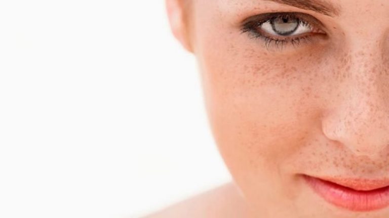 Cómo eliminar las manchas de la piel con aceite de oliva