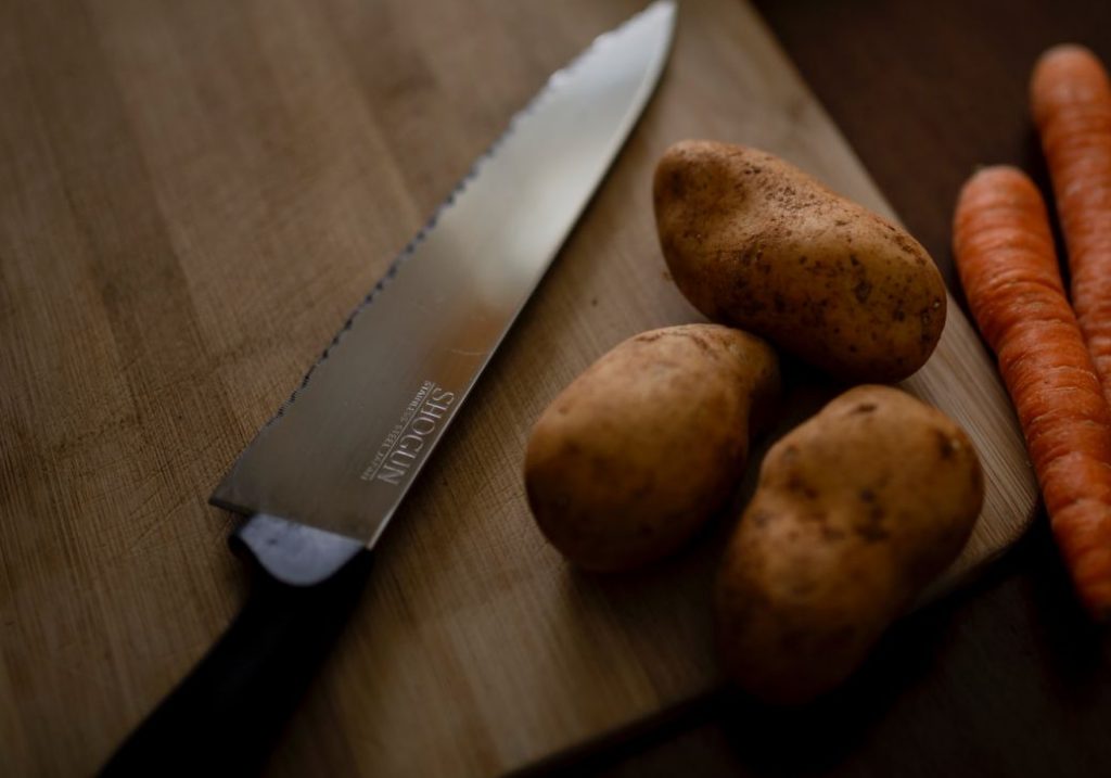 Patatas fritas al horno la manera 'sana' de hacerlas crujientes por fuera y tiernas por dentro