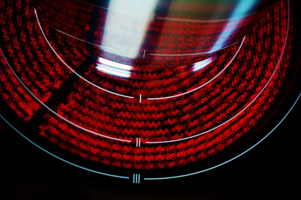 Limpiar la vitrocerámica cuando está muy sucia: cómo hacerlo y qué usar