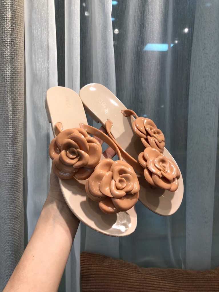 Sandalias planas (y baratísimas) que pegan con todos tus outfits y no parecen de Aliexpress