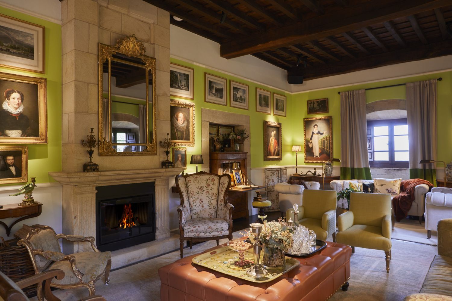 12. Salón principal