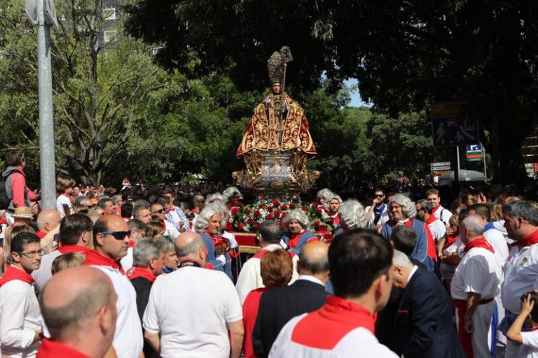 La procesión en honor a San Fermín vuelve a Pamplona dos años después