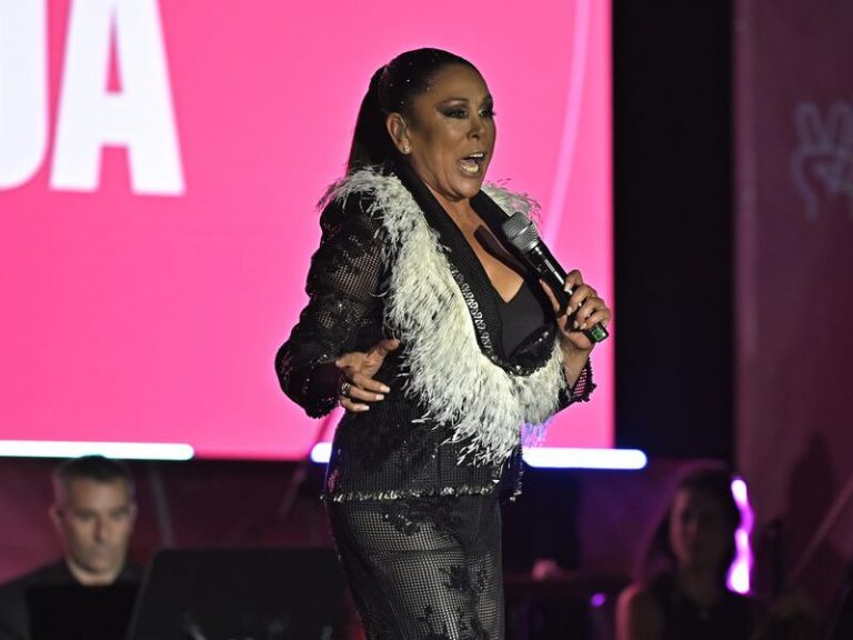 Isabel Pantoja, aclamada por su público en el Orgullo LGBT de Madrid