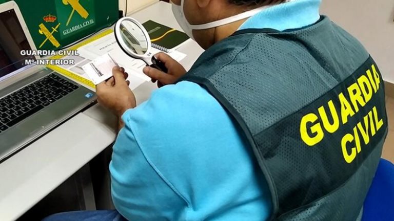 Desmantelada una trama de venta de falsos permisos de conducir en Badajoz