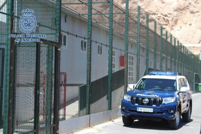 Detenido en Almería un acusado de patronear una patera con diez ocupantes