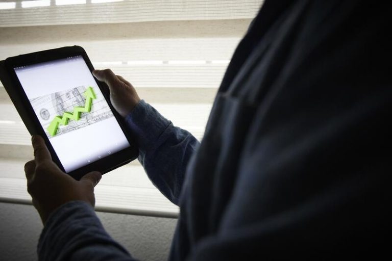 Un estudio muestra que las gafas para absorber la luz azul pueden alterar la visión del color