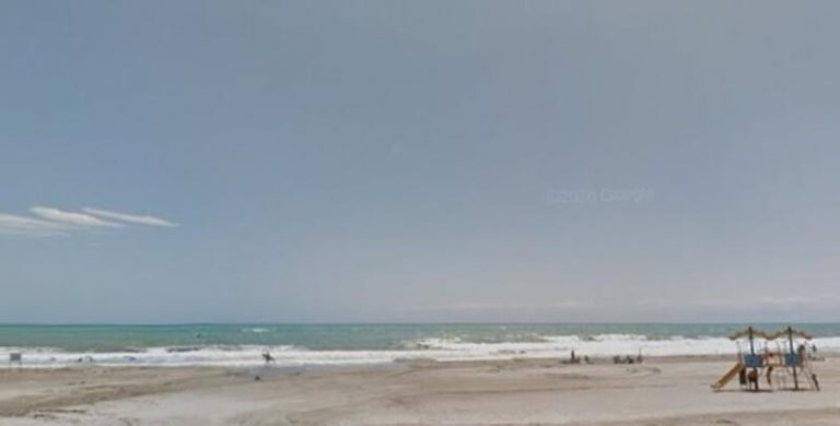 Fallece ahogado un hombre de 80 años en una playa de Alicante