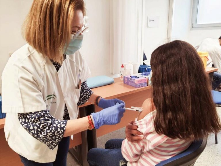 Andalucía supera de nuevo los 700 hospitalizados por coronavirus y registra 55 muertes