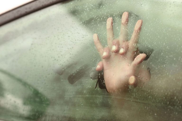 La increíble multa que te puede caer por practicar sexo en el coche