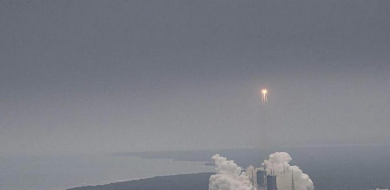 Un cohete reutilizable de China aterriza en una plataforma marítima al estilo SpaceX