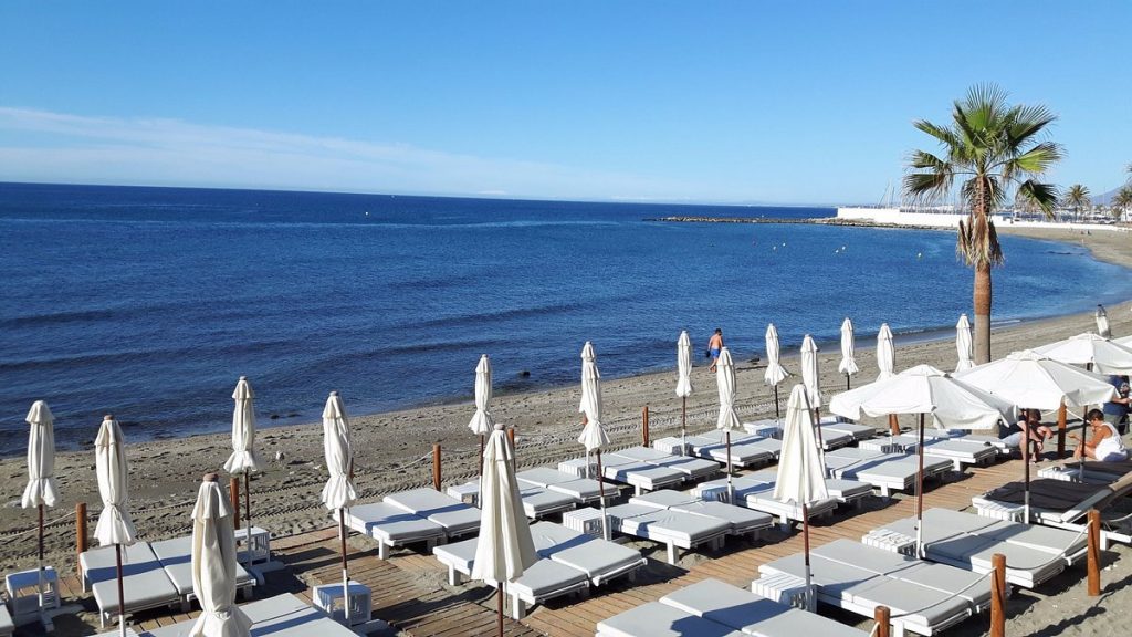 ¿Cuáles son los principales aeropuertos para los viajeros que quieren disfrutar en vacaciones?