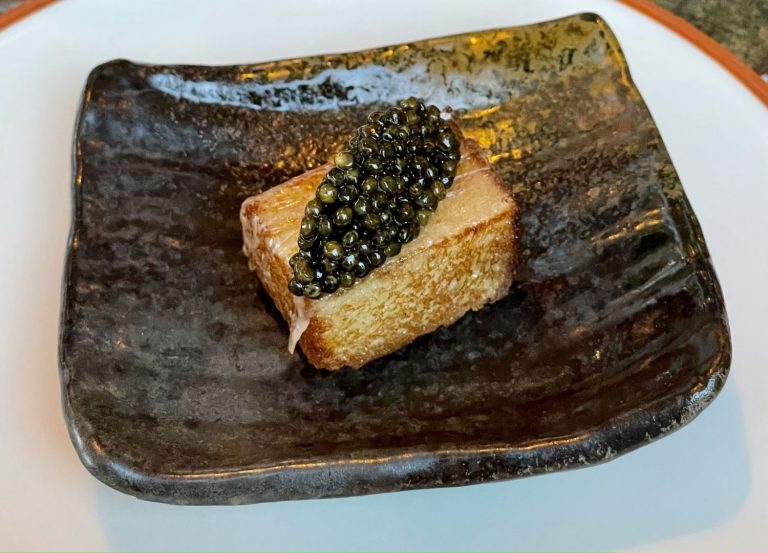 El precio del caviar se hunde: ya hay latas desde 100 euros y el lujo entra en crisis existencial
