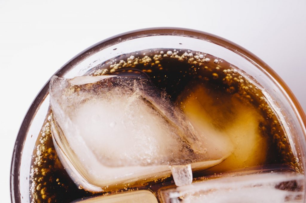 Cómo hacer Coca-Cola casera y saludable en casa con esta receta viral