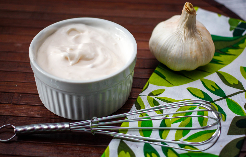 Cómo preparar alioli con leche