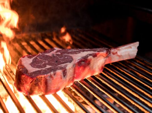 Corte tomahawk brasas