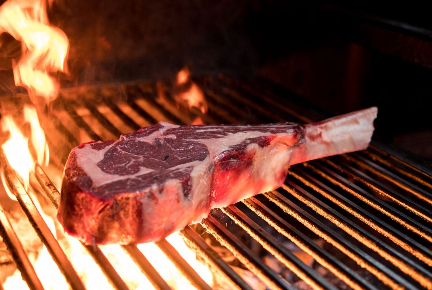 Corte tomahawk brasas