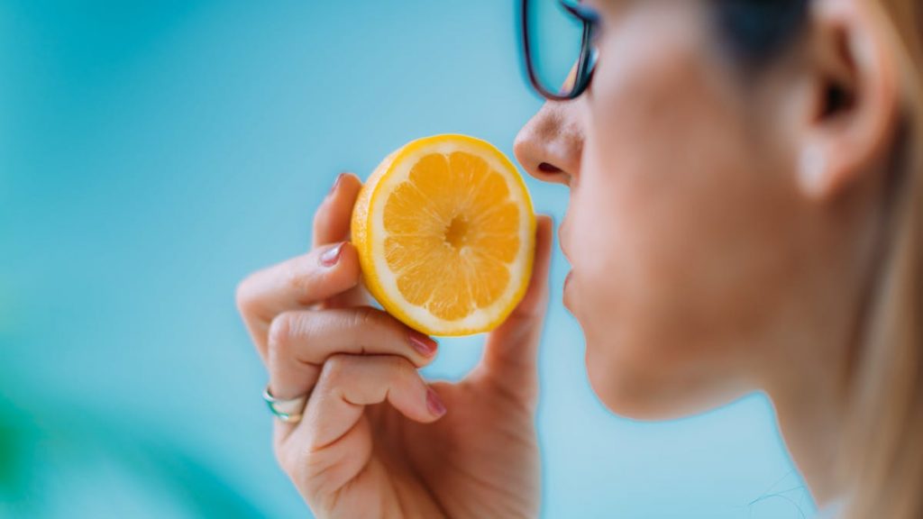 Cuánto zumo de naranja se puede tomar a la semana 78 Segunda Verdad: El zumo de naranja natural contiene muchos nutrientes y ayuda a que el organismo asimile otros