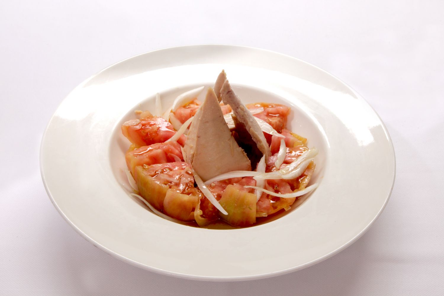 El Telegrafo. Ensalada de bonito tomate y cebolla dulce