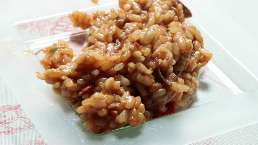 El arroz seco de chef con dos estrellas Michelin que triunfa en Madrid