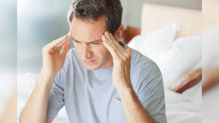 El motivo por el que tienes dolor de cabeza al despertar