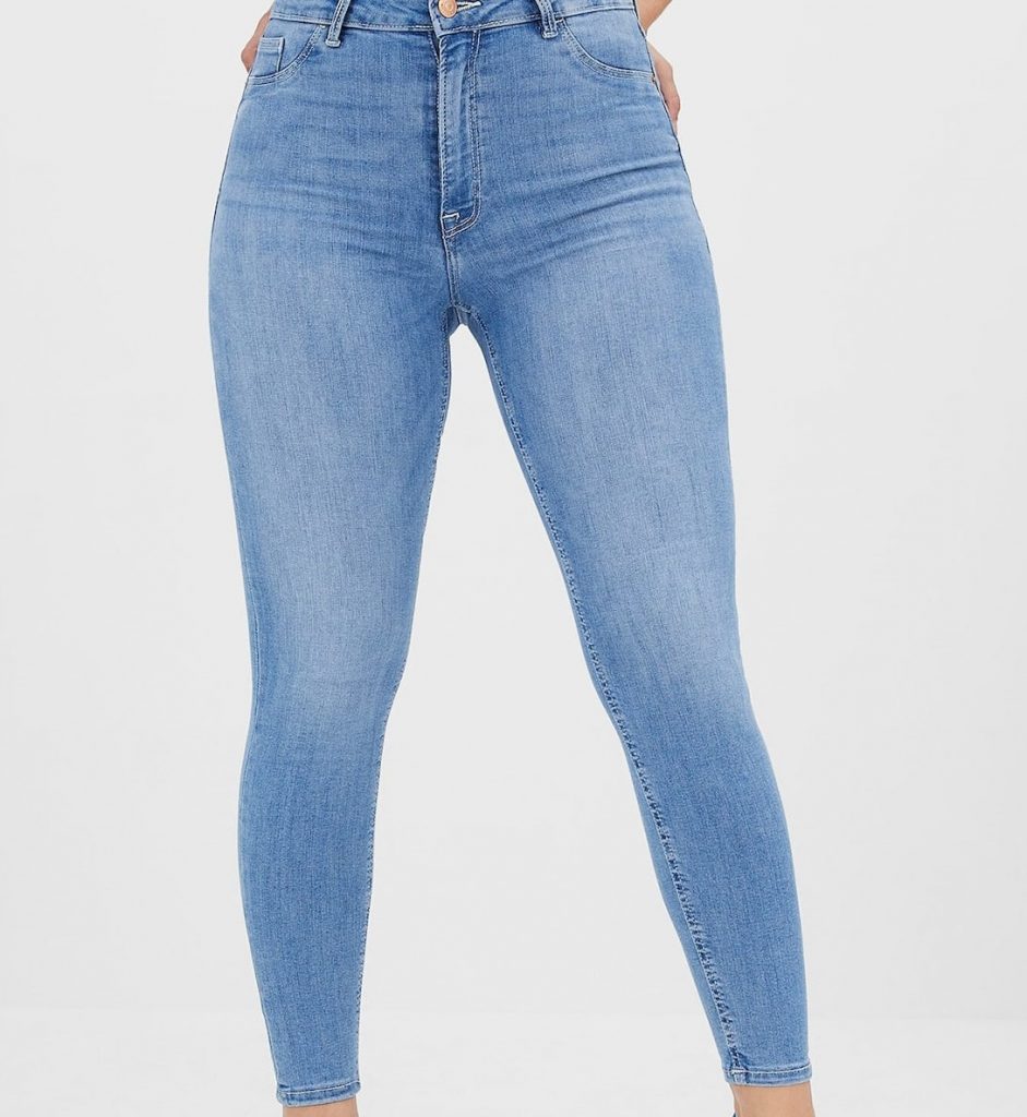 Los jeans de talla única de Stradivarius son lo más de estas rebajas 
