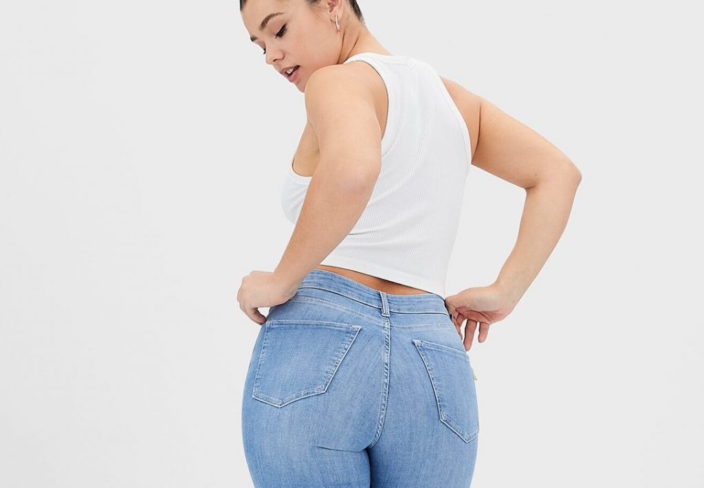 Los jeans de talla única de Stradivarius son lo más de estas rebajas 