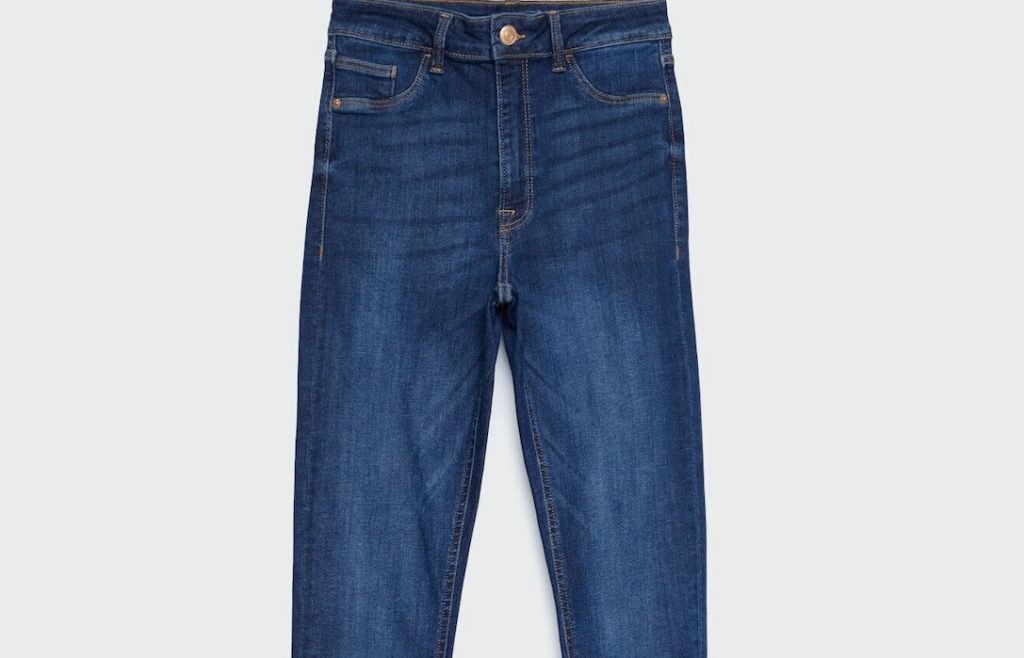 Los jeans de talla única de Stradivarius son lo más de estas rebajas 