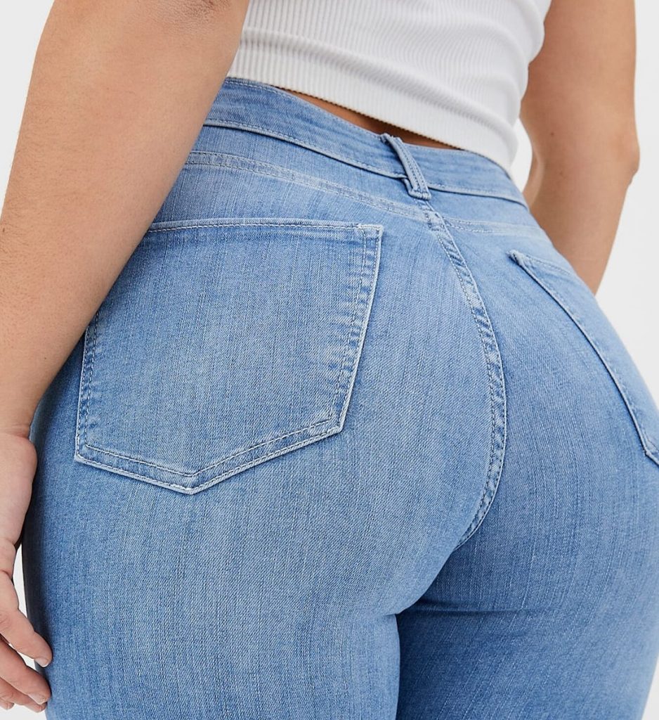 Los jeans de talla única de Stradivarius son lo más de estas rebajas 