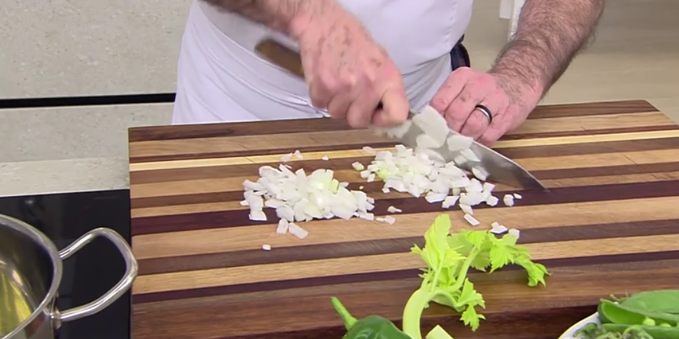 La sopa de Arguiñano que solo lleva 6 ingredientes básicos