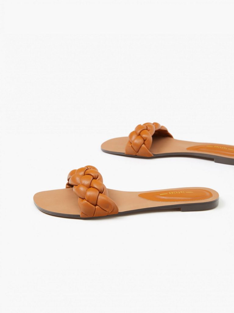 Lefties tiene las sandalias ideales para la playa por menos de 10 euros 
