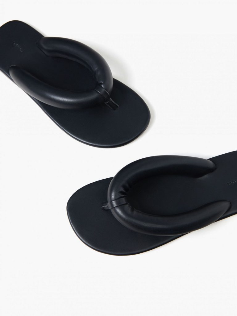 Lefties tiene las sandalias ideales para la playa por menos de 10 euros 