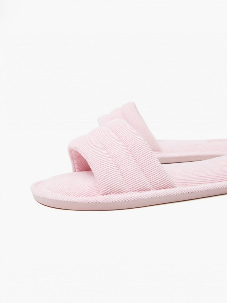 Lefties tiene las sandalias ideales para la playa por menos de 10 euros 