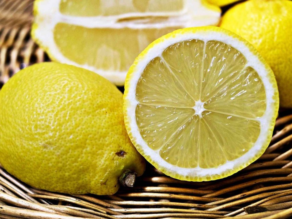 Zumo de limón, otro de los productos naturales por excelencia