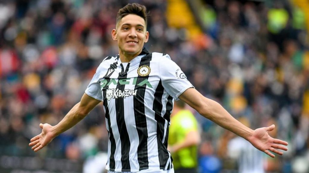 Pablo por encima de Nahuel Molina 