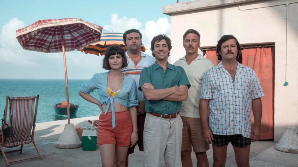 Netflix: 10 películas y series escondidas que son muy buenas 135 En el quinto lugar, La increíble historia de la Isla de las Rosas del año 2020 por Netflix