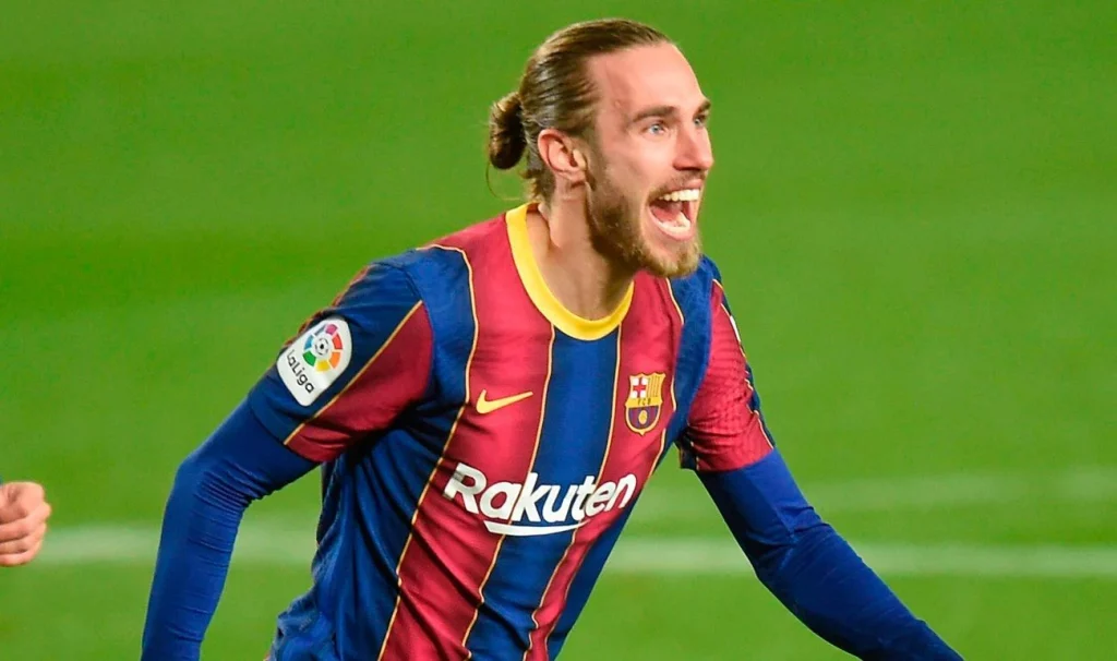 Los 3 jugadores a los que Xavi le ha hecho la cruz 174 Xavi no cuenta con Óscar Mingueza