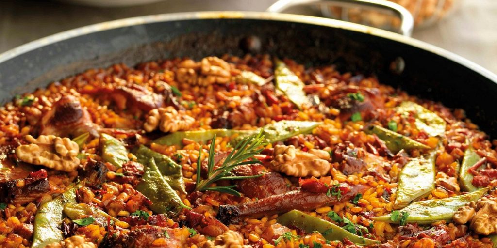 Paella de Valencia: los mejores lugares donde comerla 99 ¿De los seleccionados, cuantos restaurantes de encuentran en Valencia?