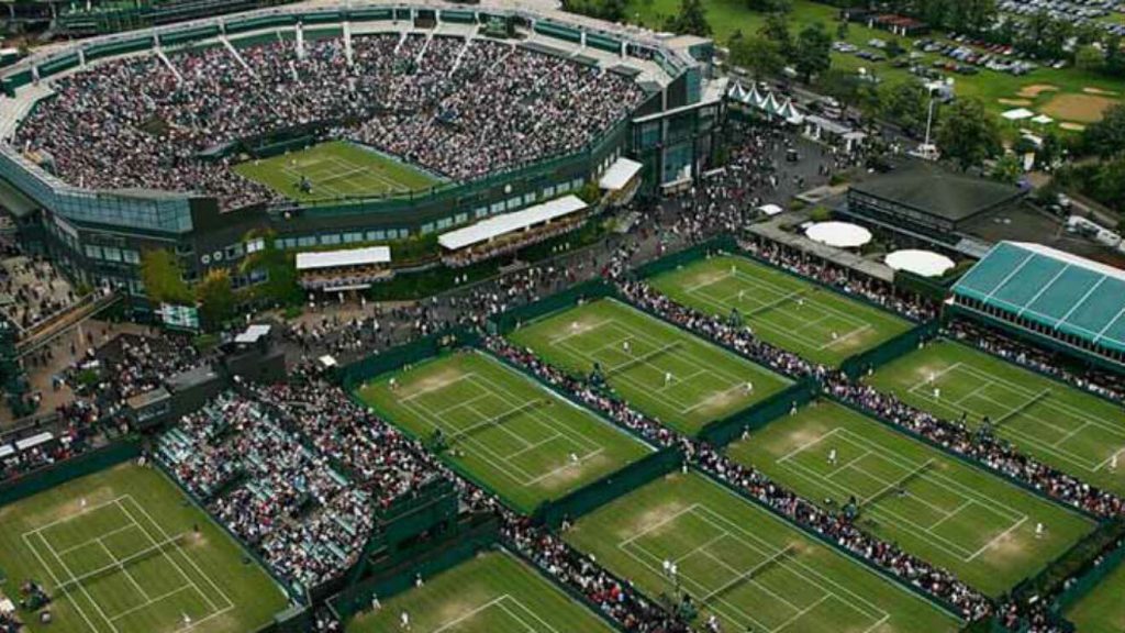 Partidos bajo techo generan líos en Wimbledon