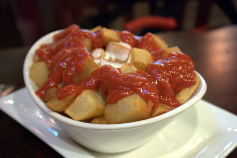 Patatas bravas de Chicote o de Jordi Cruz ¿Cuáles están mejor?