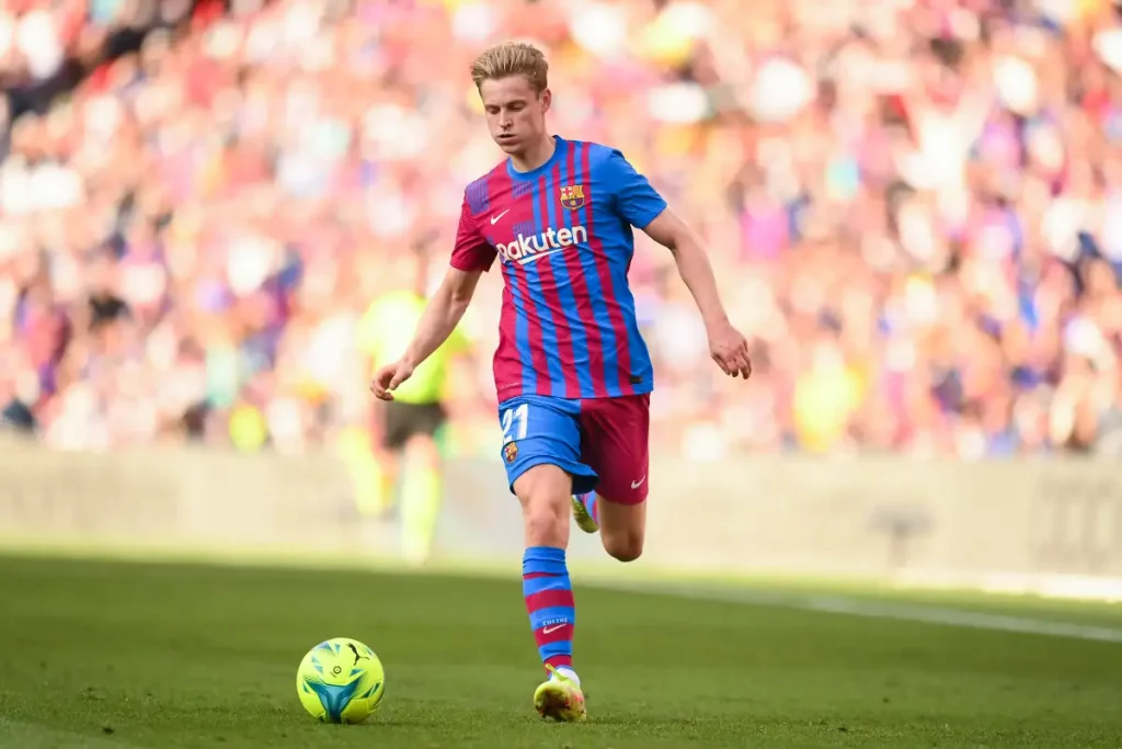 Pero pudiera ser que Frenkie de Jong le haga la vida imposible al Barcelona