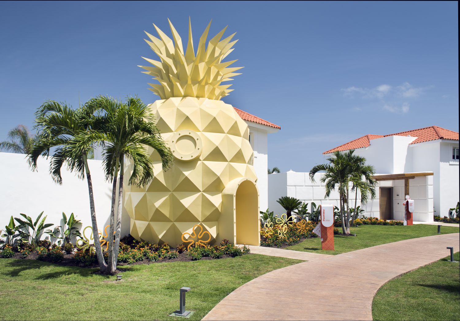 Nickelodeon Hotels & Resorts Punta Cana, el hotel en el que puedes dormir en una piña debajo del mar 126 Pineapple 2 NHPC