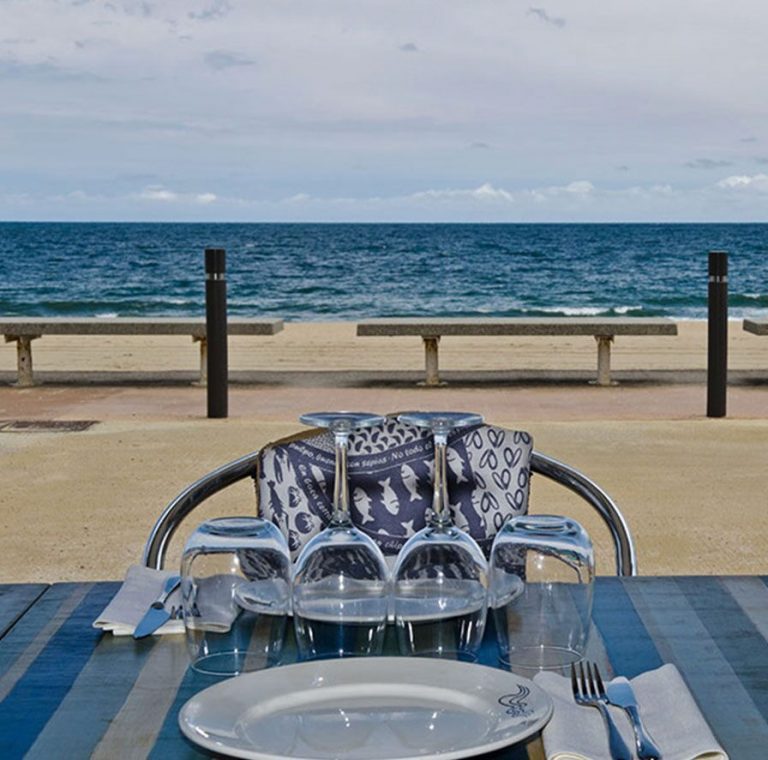 Playas de España con chiringuitos donde se come genial