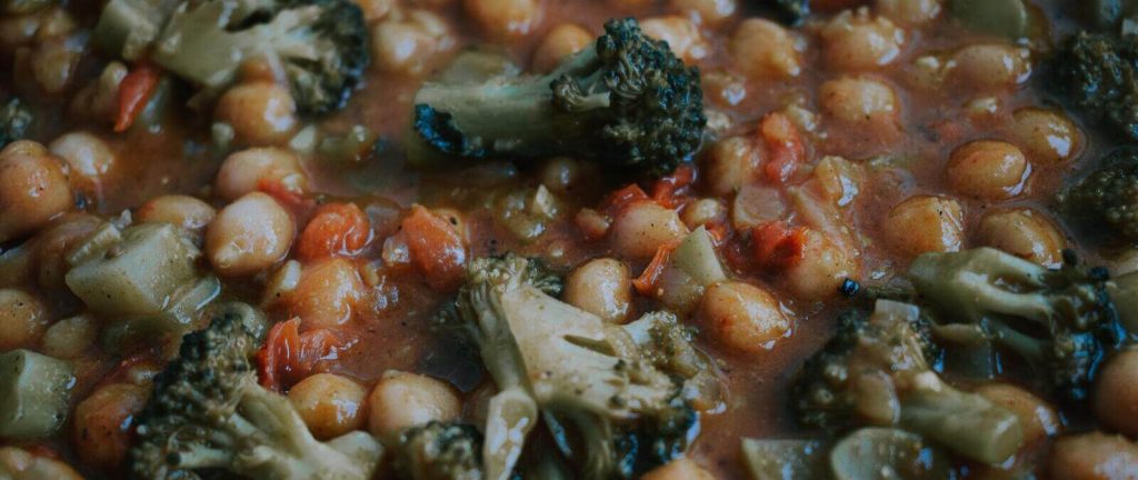 ¿Cuáles son las diferencias nutricionales entre las legumbres secas y las de bote?