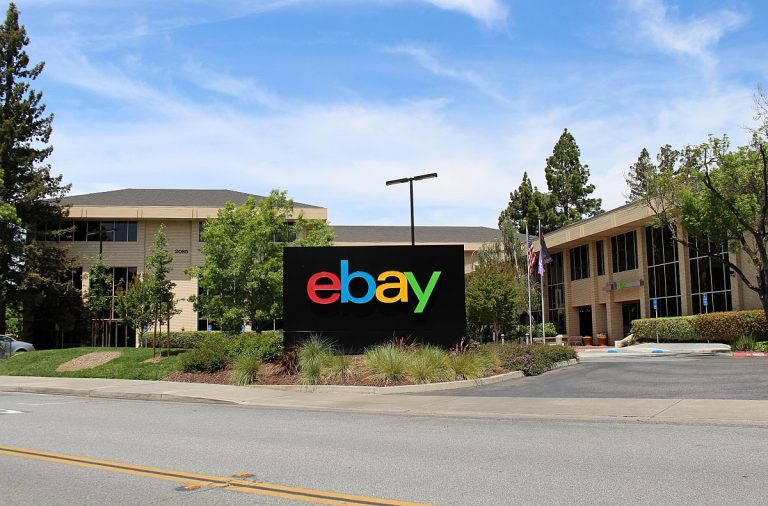 Prohibieron la venta de este móvil: 15 años después vuelve en Ebay