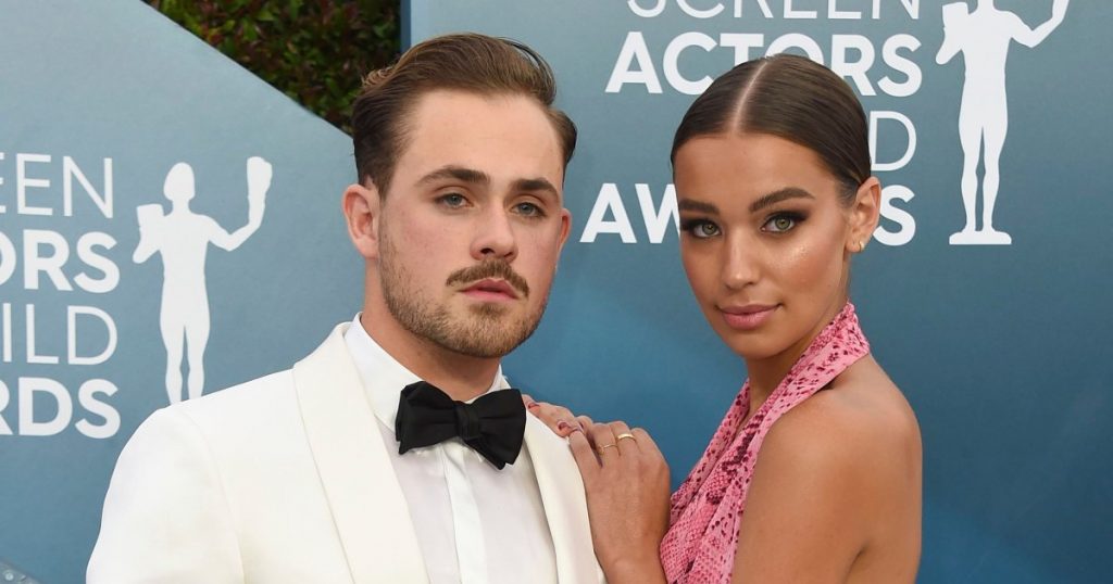Dacre Montgomery y Olivia Pollock