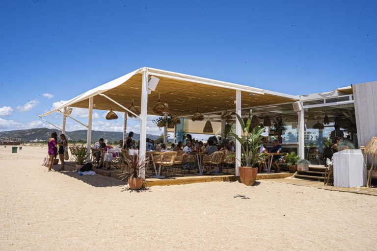 Zokarrá Playa, el nuevo chiringuito de Grupo Zoko abre sus puertas en Zahara de los Atunes