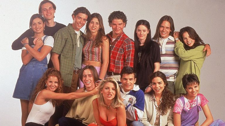 De llenar estadios a desaparecer: la nueva vida rural de este ídolo de 'Al salir de clase' que nadie reconoce hoy