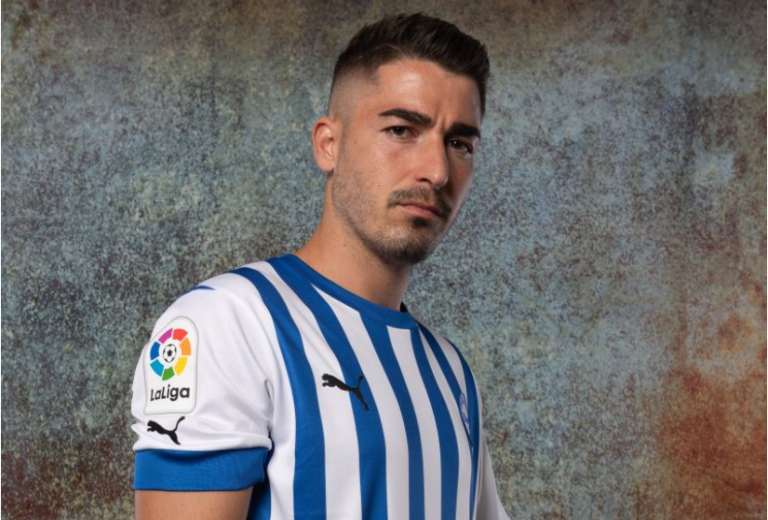 El Alavés vuelve a las franjas blanquiazules de la mano de Puma￼