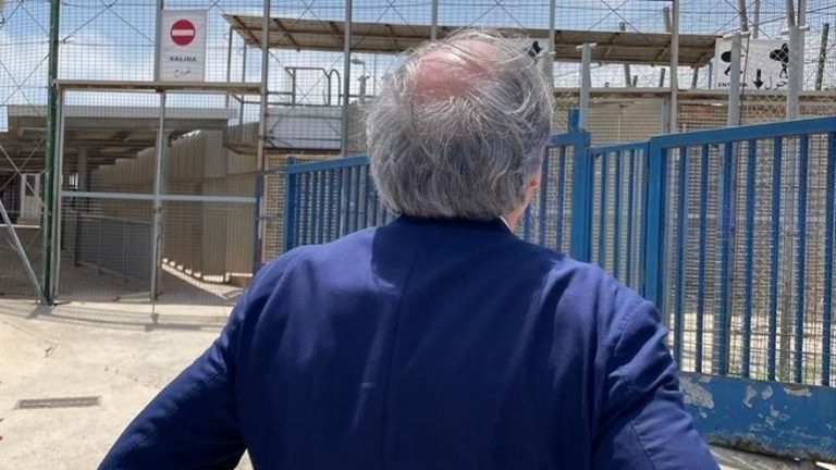 El Defensor del Pueblo, Ángel Gabilondo, visita la valla de Melilla