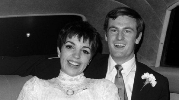 Famosos hombres que dejaron a sus parejas por otros hombres